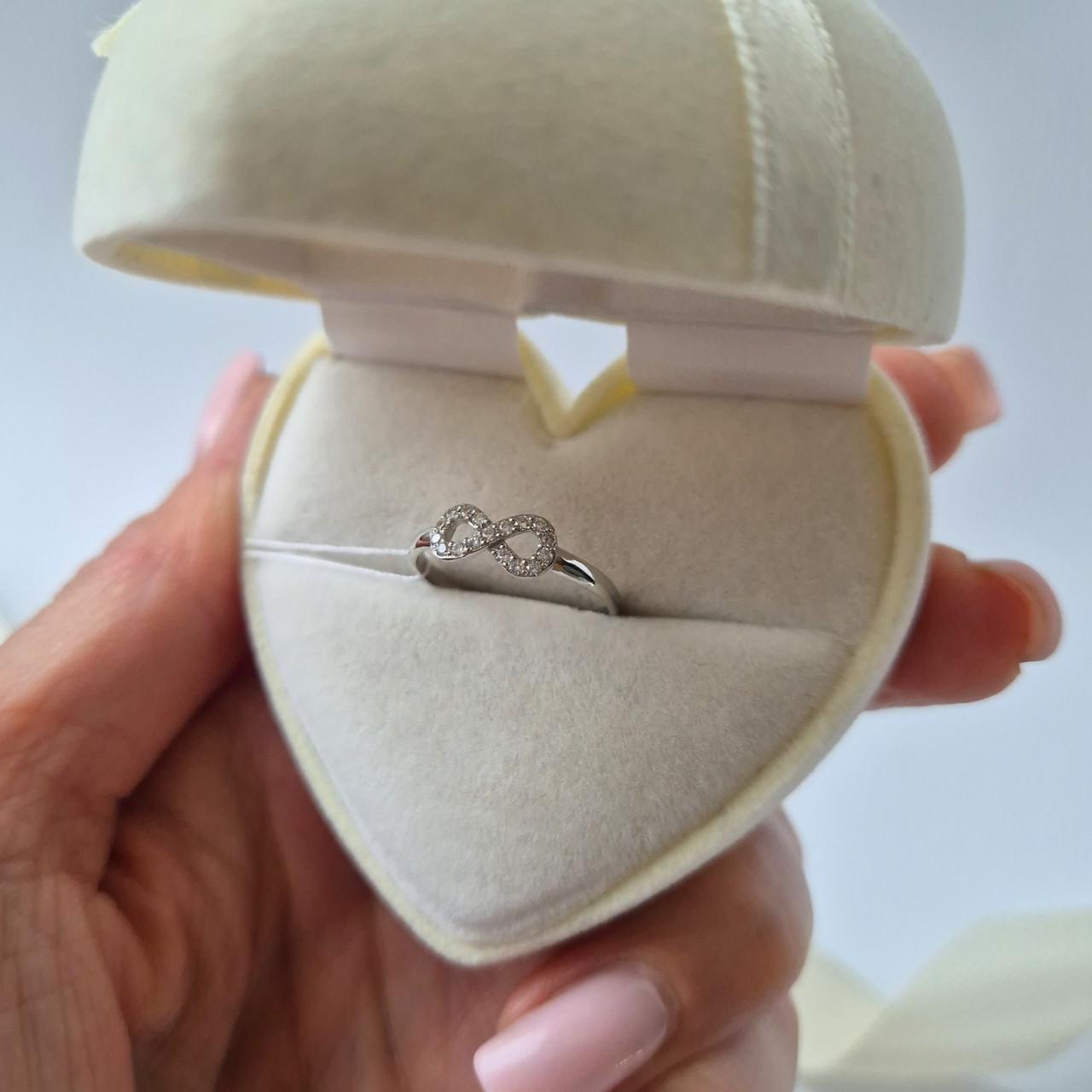 Каблучка нескінченність із білими каменями срібло 925 проби родоване 0,85 г р. 17,5 (1118r) - фото 5