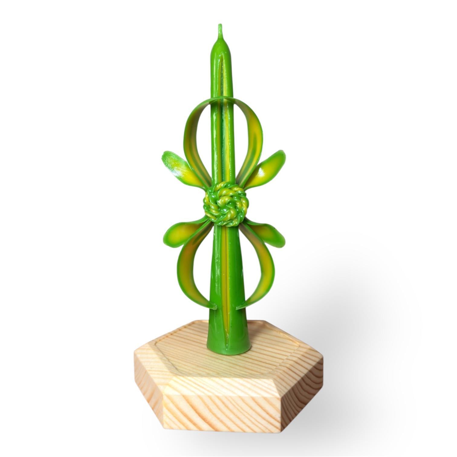 Свічка у формі вісімки та підсвічник бджолий віск ручне різьблення соснове дерево 15 см