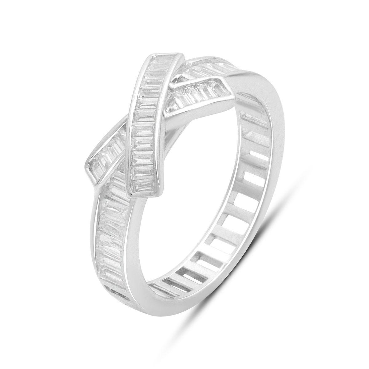 Кольцо серебряное с фианитами багетной формы р. 17,5 Кольцо серебряное с фианитами багетной формы р. 17,5