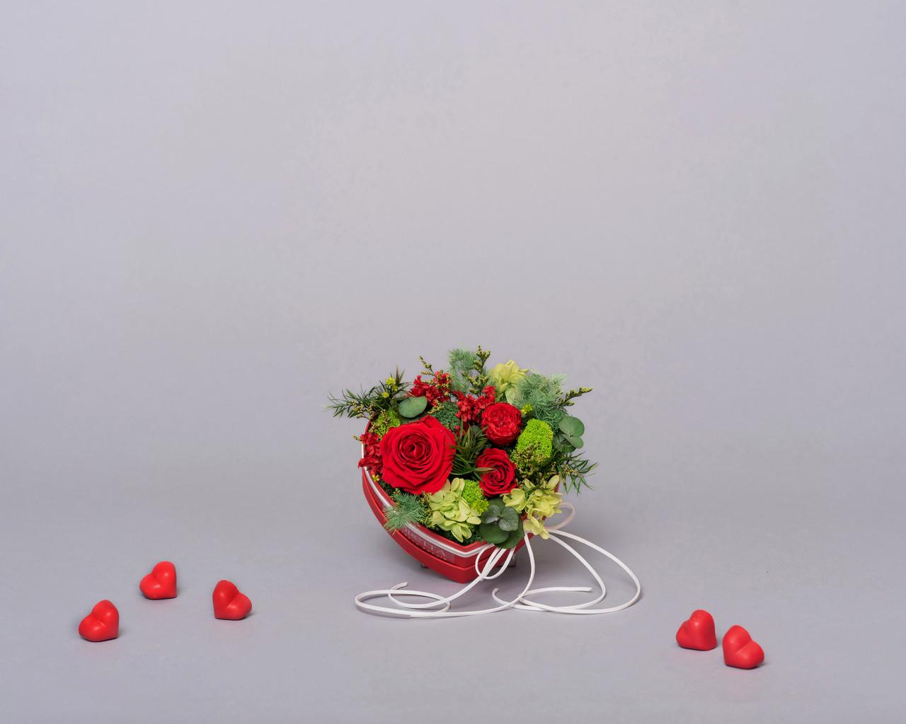 Букет у коробці-серці На вершині почуттів S 20х18х15 см - фото 2