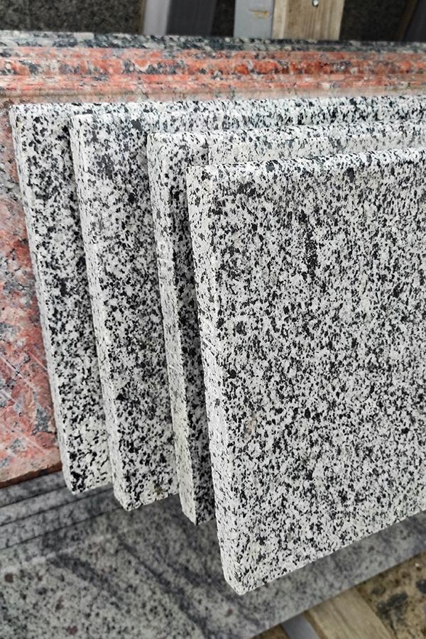 Подоконник гранитный Покостовский фаска А 1200х300х30 мм (ПЗ-0024) - фото 4 Подоконник гранитный Покостовский фаска А 1200х300х30 мм (ПЗ-0024) - фото 4