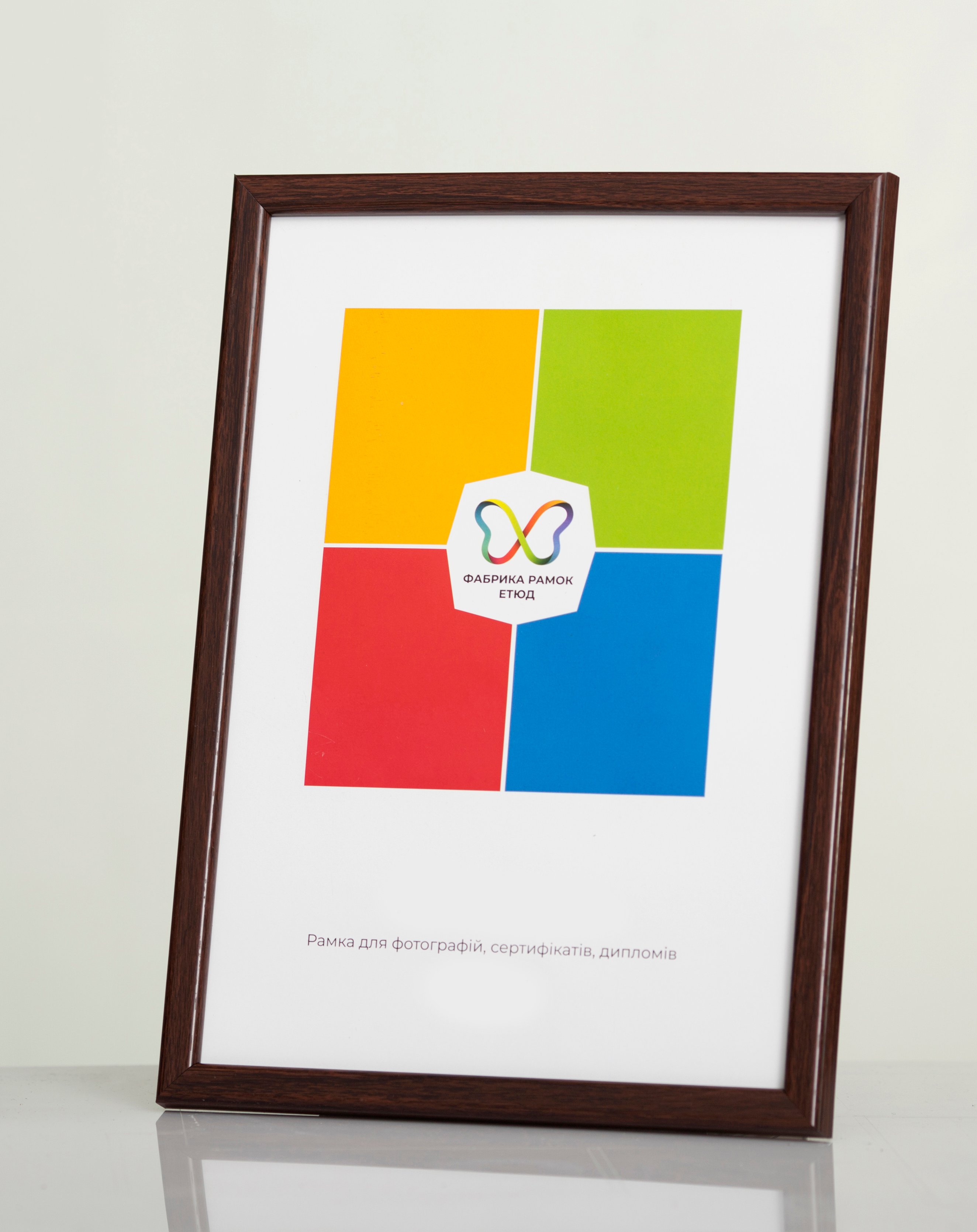 Фоторамка пластиковая 30x40 А3 со стеклом Темно-коричневое дерево (Багет 1414-33)