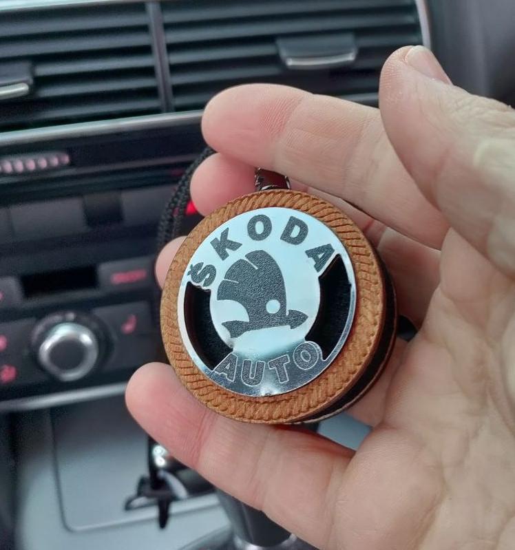 Ароматизатор-підвіска для авто Skoda з ефектом переливання (2096369728) - фото 2