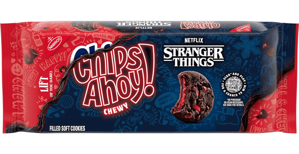 Печенье Chips Ahoy! Stranger Things Chewy Chocolatey Strawberry-Flavored Filled Soft Cookies 280 г (2774729049)