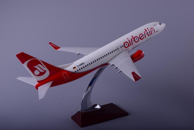 Колекційна модель літака Shantou Tongde Boeing 737 Berlin 40см