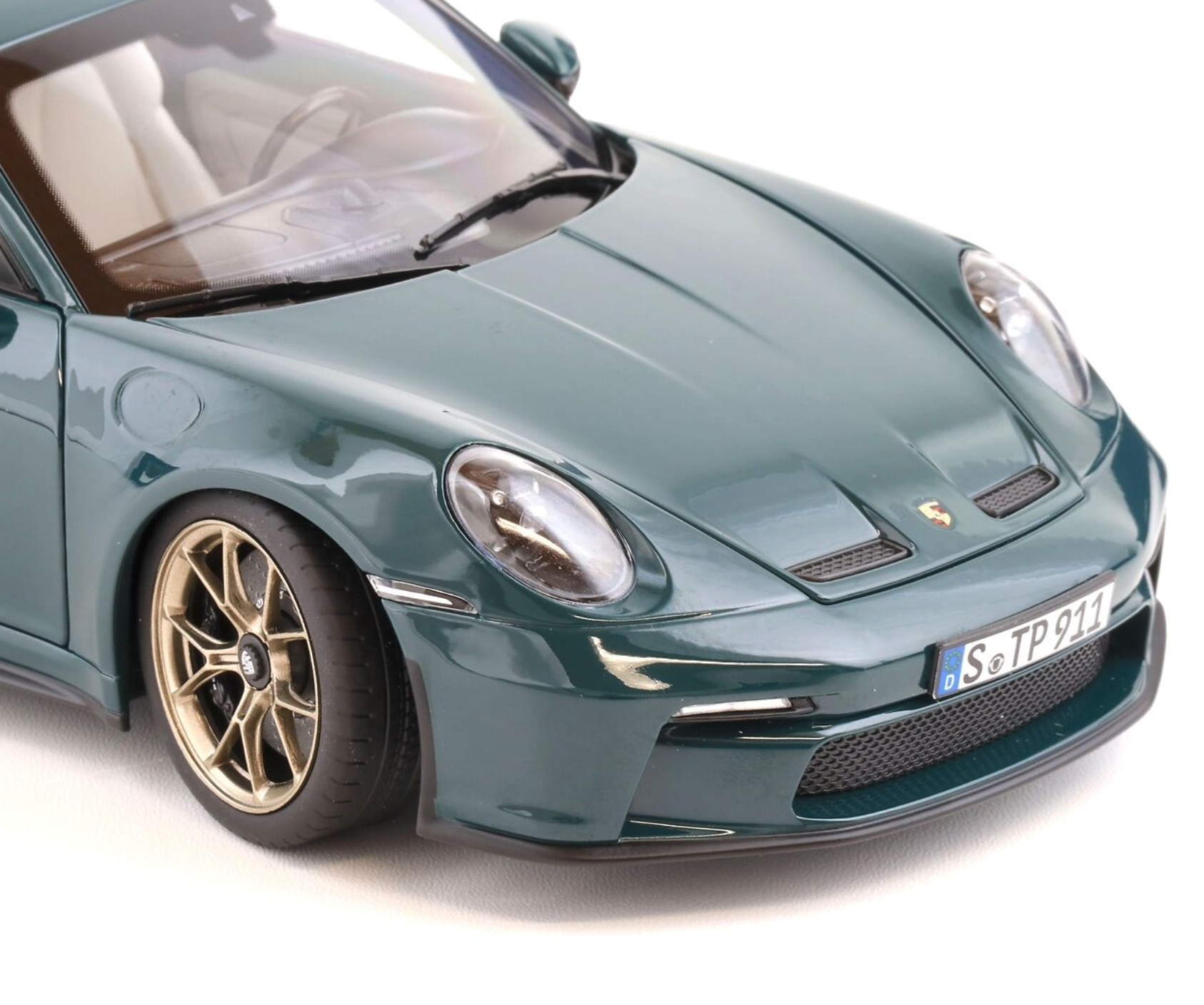 Модель автомобиля Norev 1:18 Porsche 911 992 GT3 Touring Green Metallic (187308) - фото 2 Модель автомобиля Norev 1:18 Porsche 911 992 GT3 Touring Green Metallic (187308) - фото 2