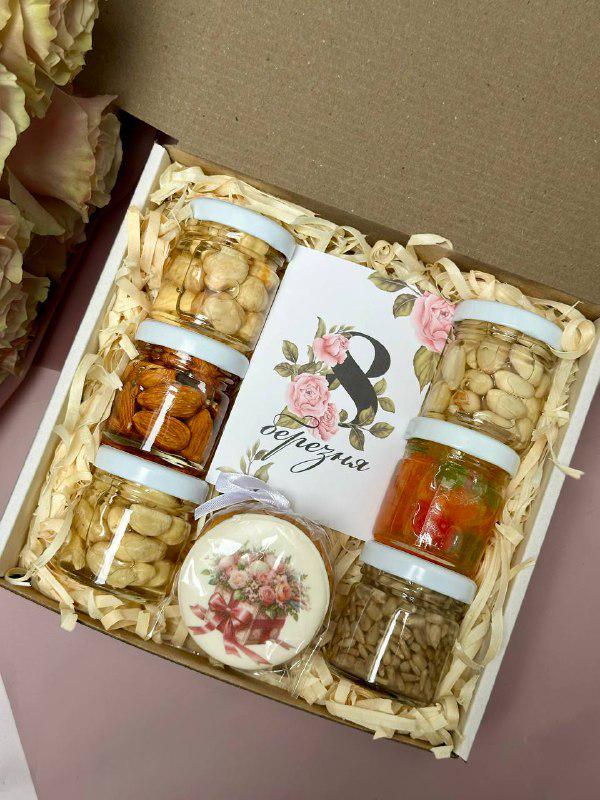 Набір подарунковий у коробці горішки в меді акації 6 баночок 50 г