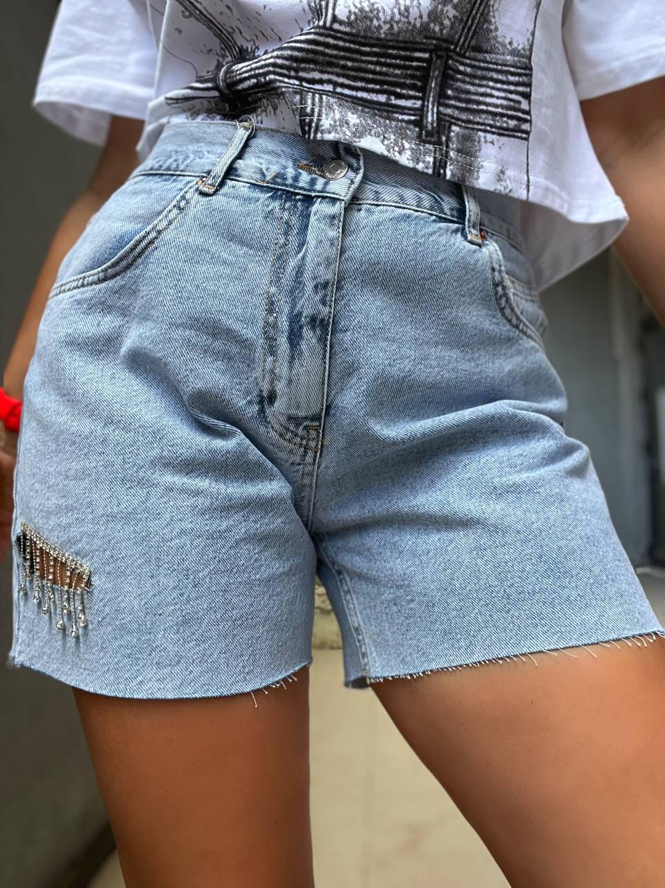 Шорты женские джинсовые ITS Basic 2776 STRAIGHT разрез камни цепочки р. 34 Светло-голубой (2222) - фото 3