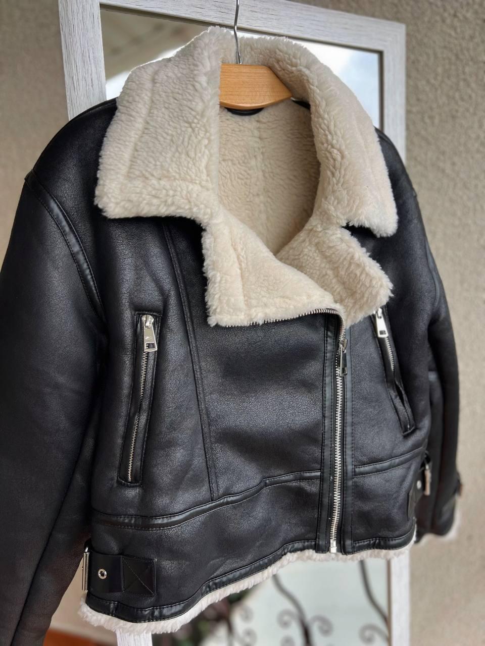 Дублянка женская Aftf Basic 2418 косуха укороченная молния белый мех L Черный (2830) - фото 10 Дублянка женская Aftf Basic 2418 косуха укороченная молния белый мех L Черный (2830) - фото 10