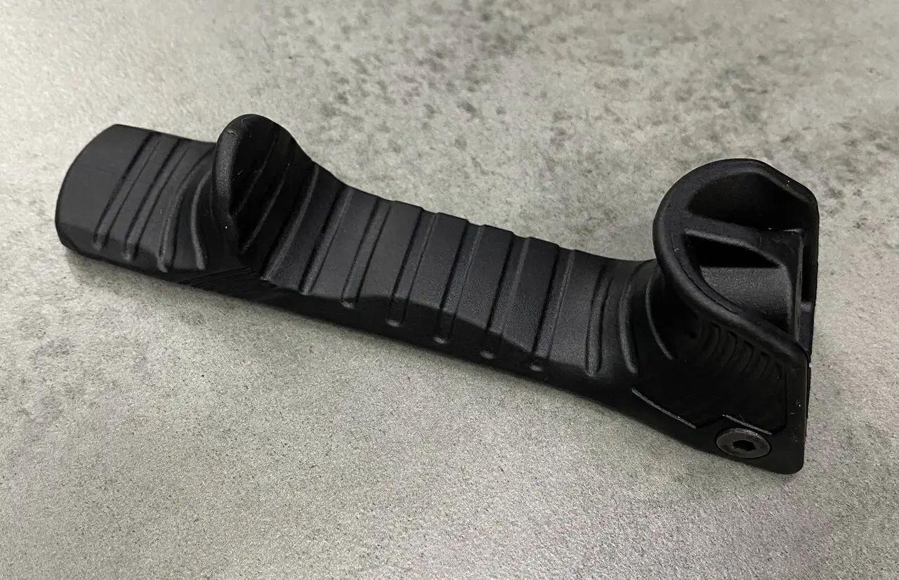 Рукоятка переноса огня DLG Tactical DLG-159 на Picatinny упор на цевье Черный (241856) - фото 4 Рукоятка переноса огня DLG Tactical DLG-159 на Picatinny упор на цевье Черный (241856) - фото 4
