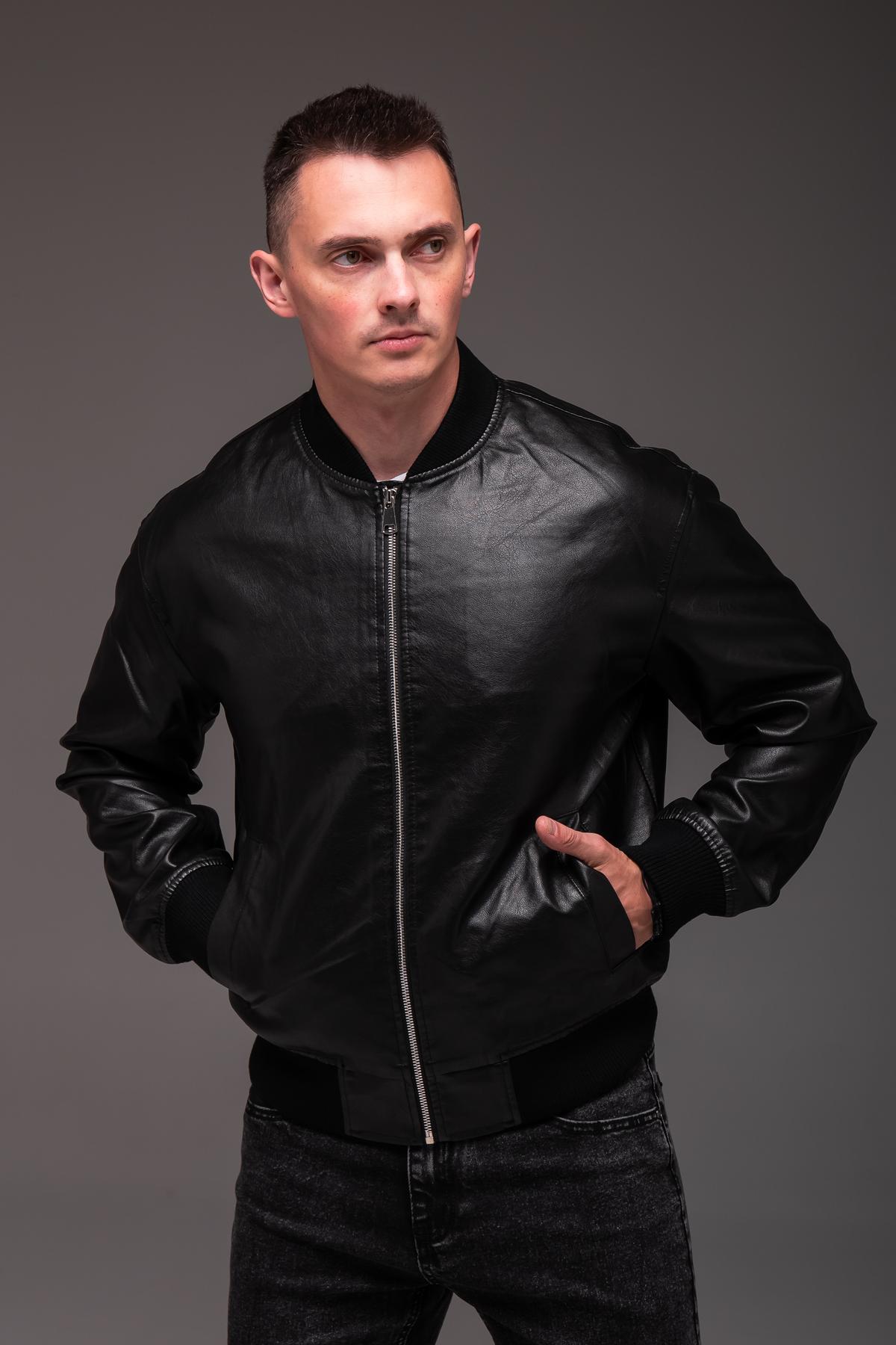 Бомбер чоловічий з еко шкіри весняно-осінній M Чорний (2410) - фото 4 Бомбер чоловічий з еко шкіри весняно-осінній M Чорний (2410) - фото 4