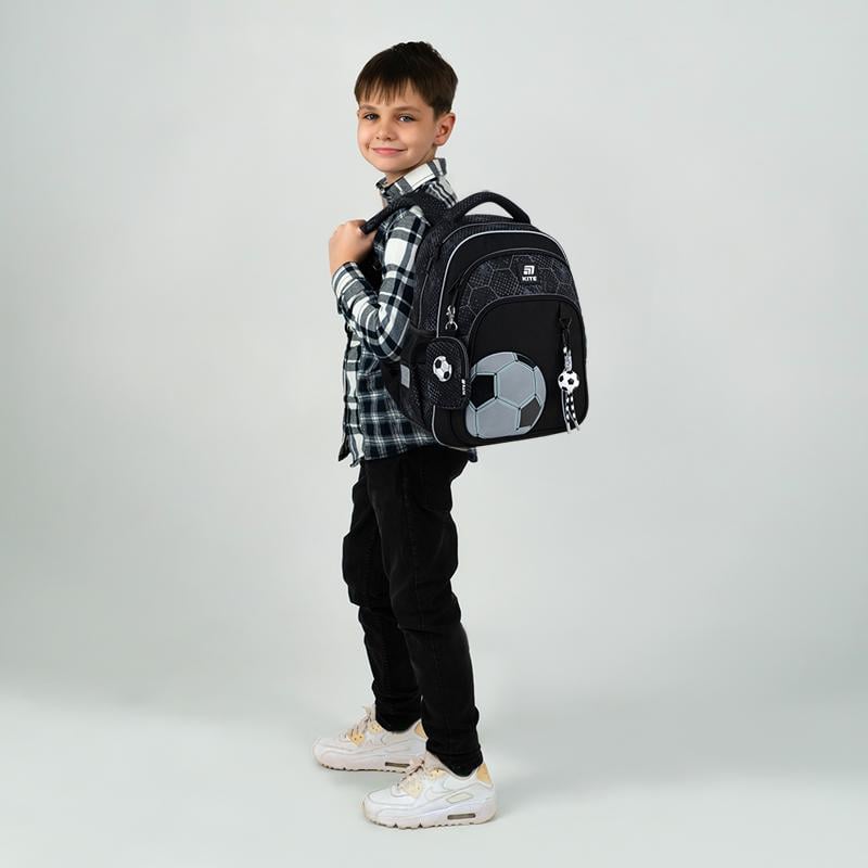 Школьный рюкзак с ортопедической спинкой KITE Education K25-763M-2 Football (995269) Школьный рюкзак с ортопедической спинкой KITE Education K25-763M-2 Football (995269)