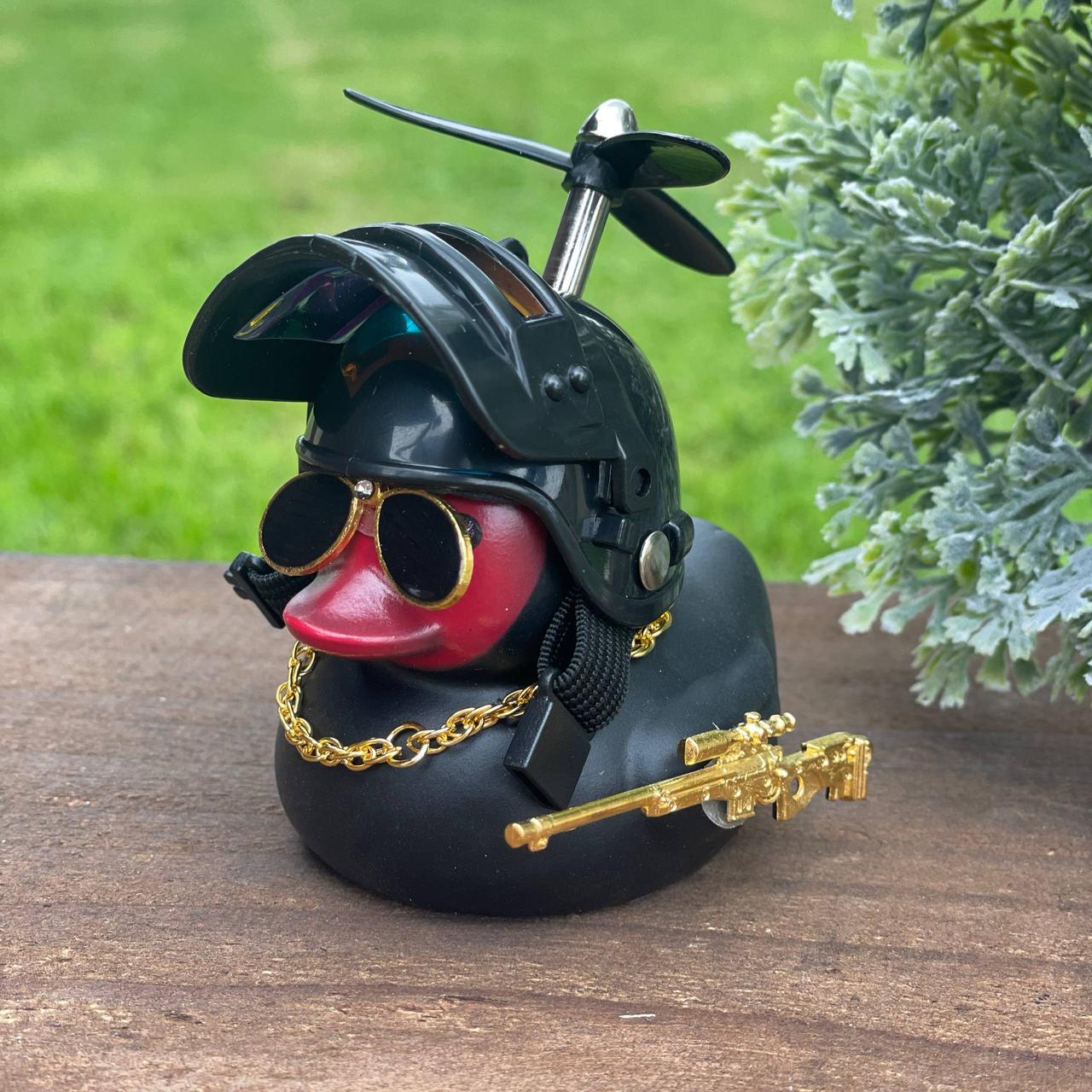 Качка на кермо з автоматом та шоломом - фото 5