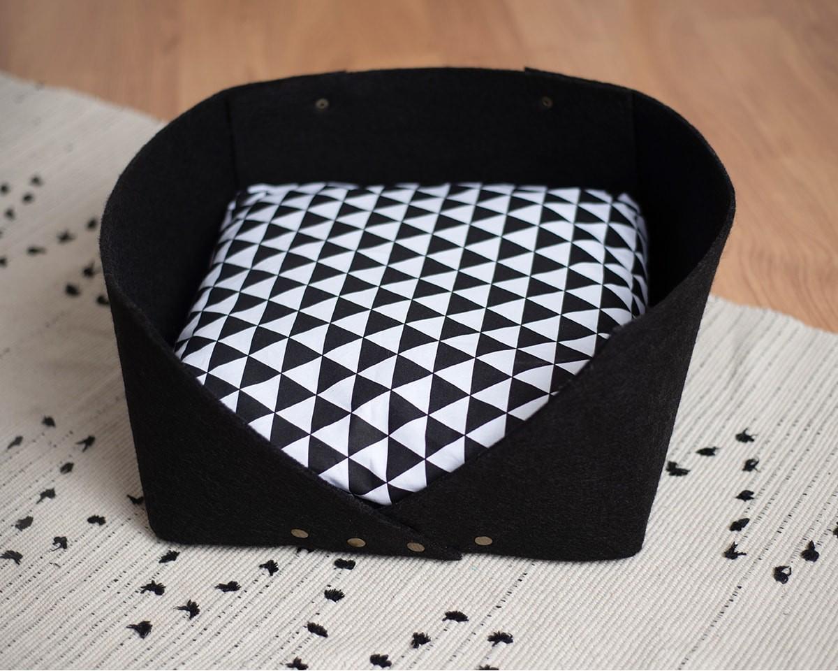 Лежак для котів та собак MYRR Jacks з повсті 43х41x18 см Чорний