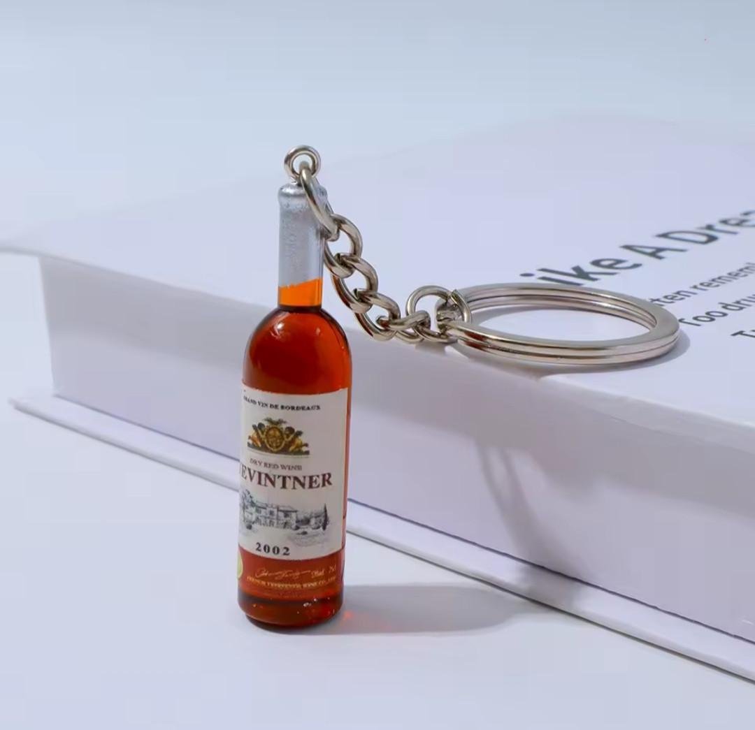 Брелок Red Vintner 2002 Пляшка вина (27829588)