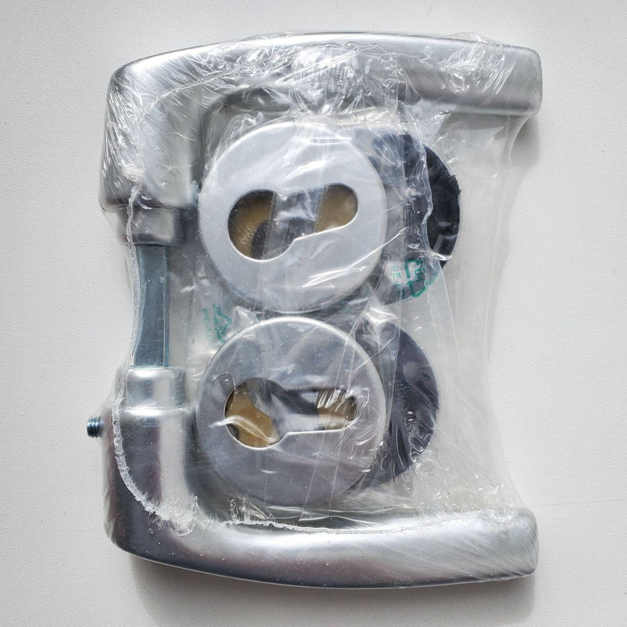 Дверна ручка Ghidini Gabry з накладкою під циліндр Алюміній (25105669) - фото 3 Дверна ручка Ghidini Gabry з накладкою під циліндр Алюміній (25105669) - фото 3