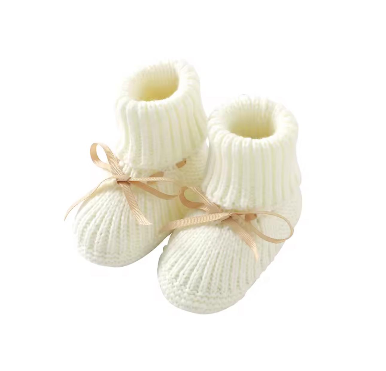 Комплект для новорожденных вязаные пинетки и перчатки 0-3 мес - фото 2 Комплект для новорожденных вязаные пинетки и перчатки 0-3 мес - фото 2