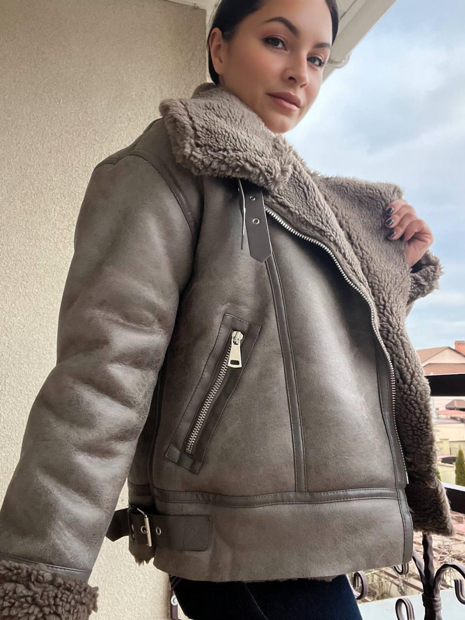 Дублянка жіноча Aftf Basic 243 середньої довжини з екозамші на блискавці з хутром L Капучино (3292) - фото 5 Дублянка жіноча Aftf Basic 243 середньої довжини з екозамші на блискавці з хутром L Капучино (3292) - фото 5