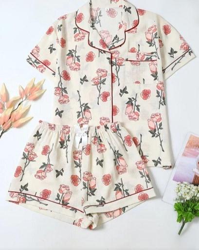 Пижама женская Розы с шортами и рубашкой 910k XL Молочный (33971824)