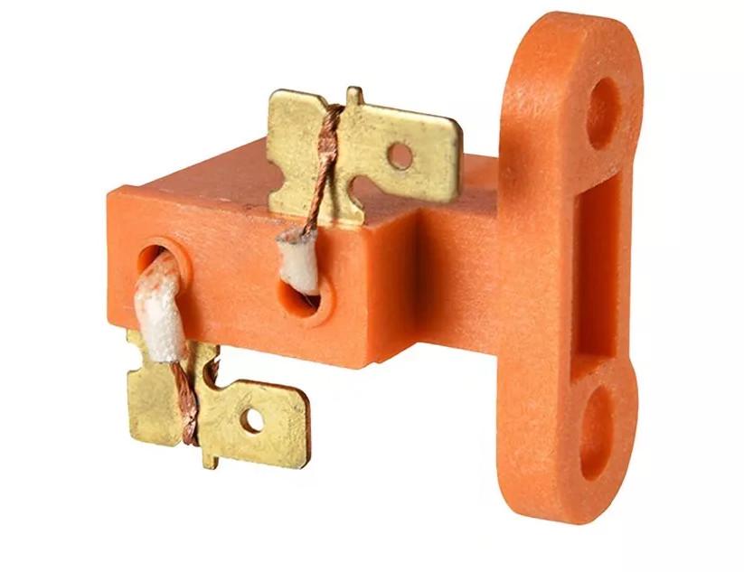 Щетки генератора 2 кВт-3,5 кВт со щеткодержателем класс А - фото 2