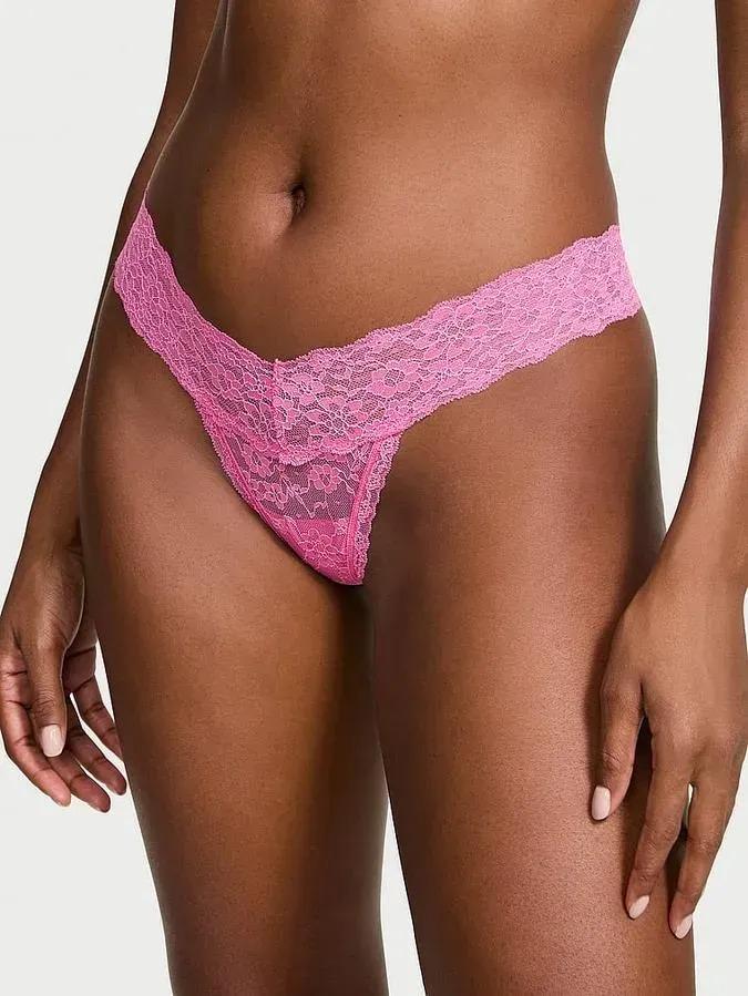Трусики кружевные Victoria's Secret The Lacie Lace Thong Panty M Розовый (27029407)