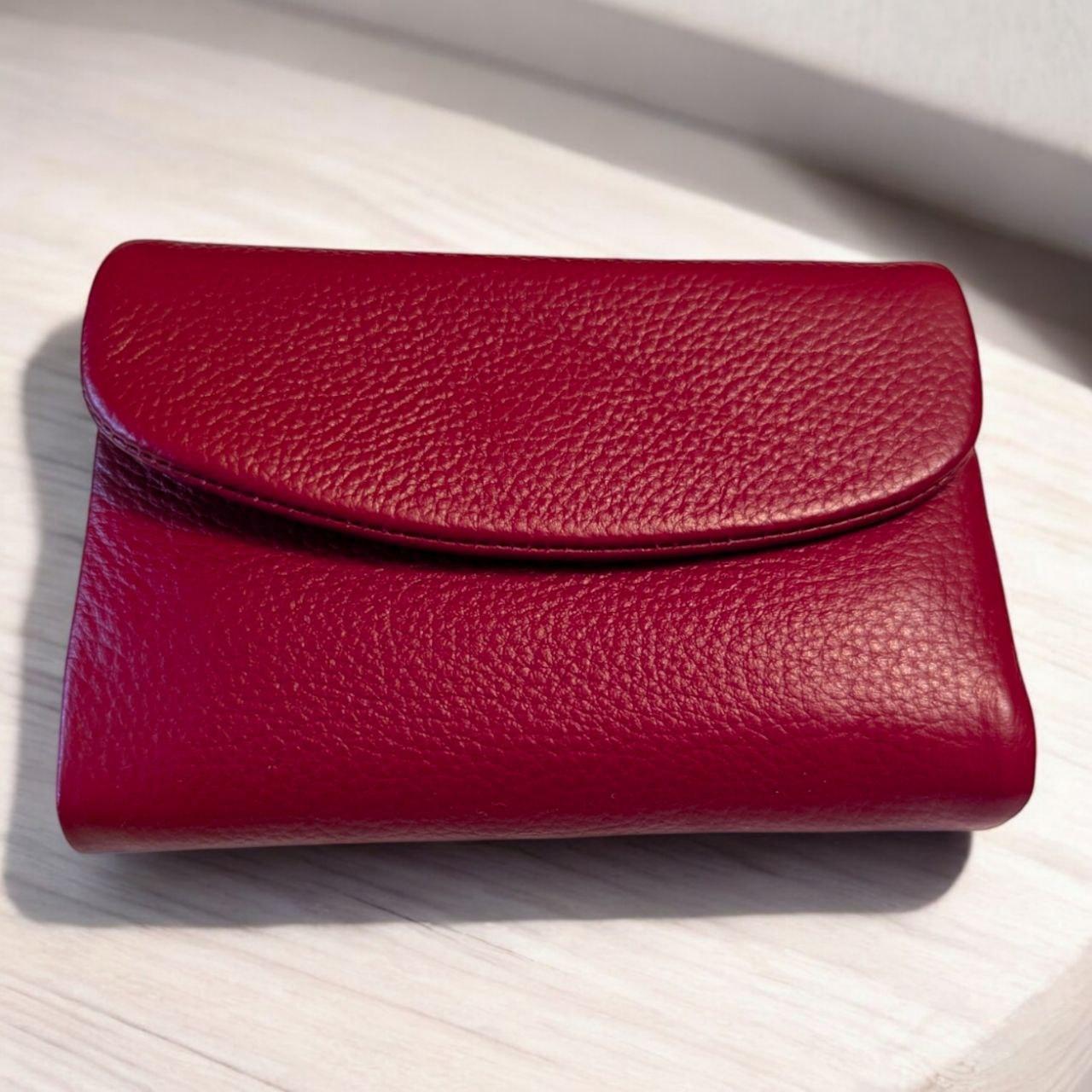 Кошелек женский кожаный на магните с отделом для монет 12х10 см Вишневый (3033) Кошелек женский кожаный на магните с отделом для монет 12х10 см Вишневый (3033)