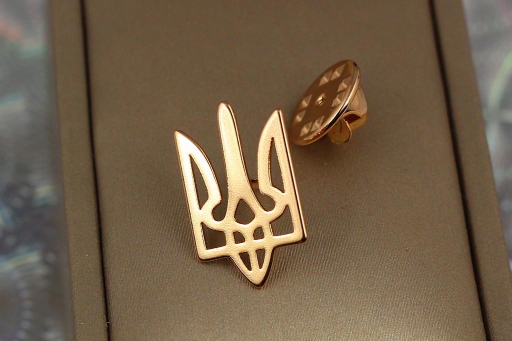 Брошь Xuping Jewelry герб трезубец 2,2 см Золотистый