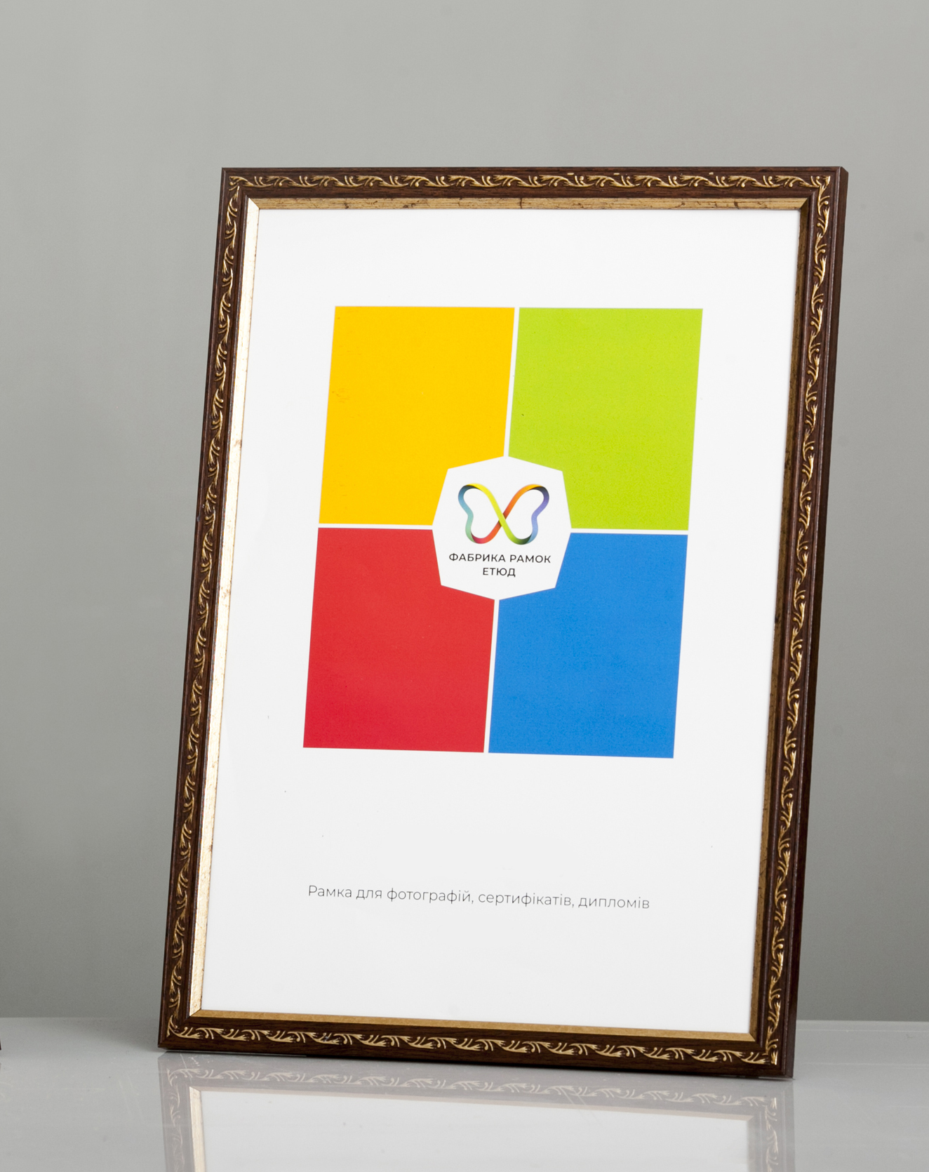 Фоторамка пластиковая 30x40 A3 со стеклом Коричневое дерево со светлой каемкой (Багет 1510-33)