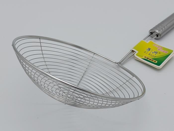 Сито шумовка из нержавеющей стали с длинной ручкой L 34 см d 15 см (17429) - фото 2 Сито шумовка из нержавеющей стали с длинной ручкой L 34 см d 15 см (17429) - фото 2