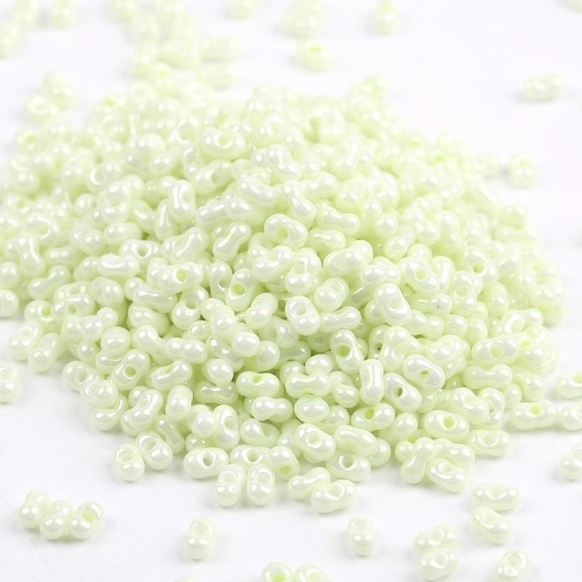 Бисер стеклянный в форме арахиса FARFALLE 6х4х3,2 мм 10 г Оливковый светлый блестящий (БР0604а35)