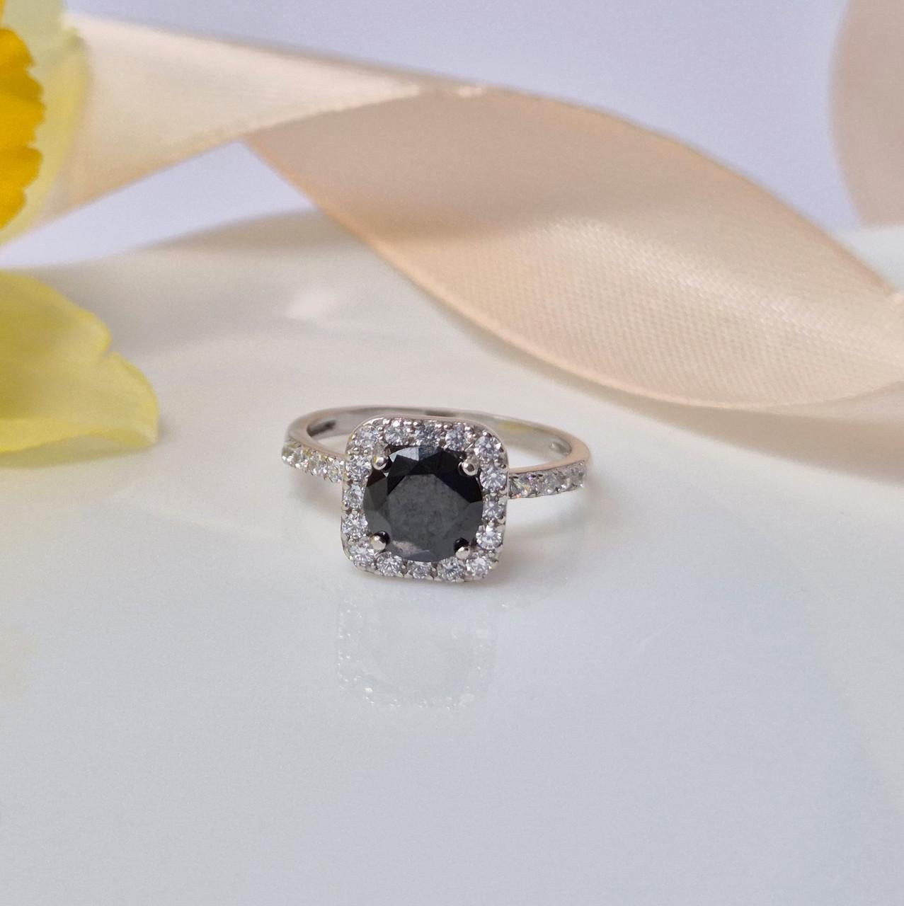 Кольцо с черным камнем серебро 925 пробы родированное 2,54 г р. 17 (81088ч)