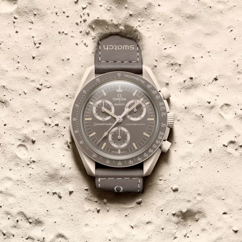 Наручные часы SwatchxOmega Bioceramic MoonSwatch Collection Mission to Earth Desert (SO33T103) - фото 2