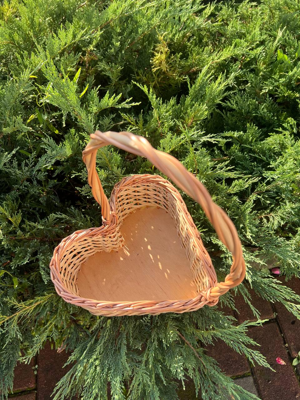 Корзина плетеная из лозы в форме сердца Сімейний Затишок - фото 9 Корзина плетеная из лозы в форме сердца Сімейний Затишок - фото 9