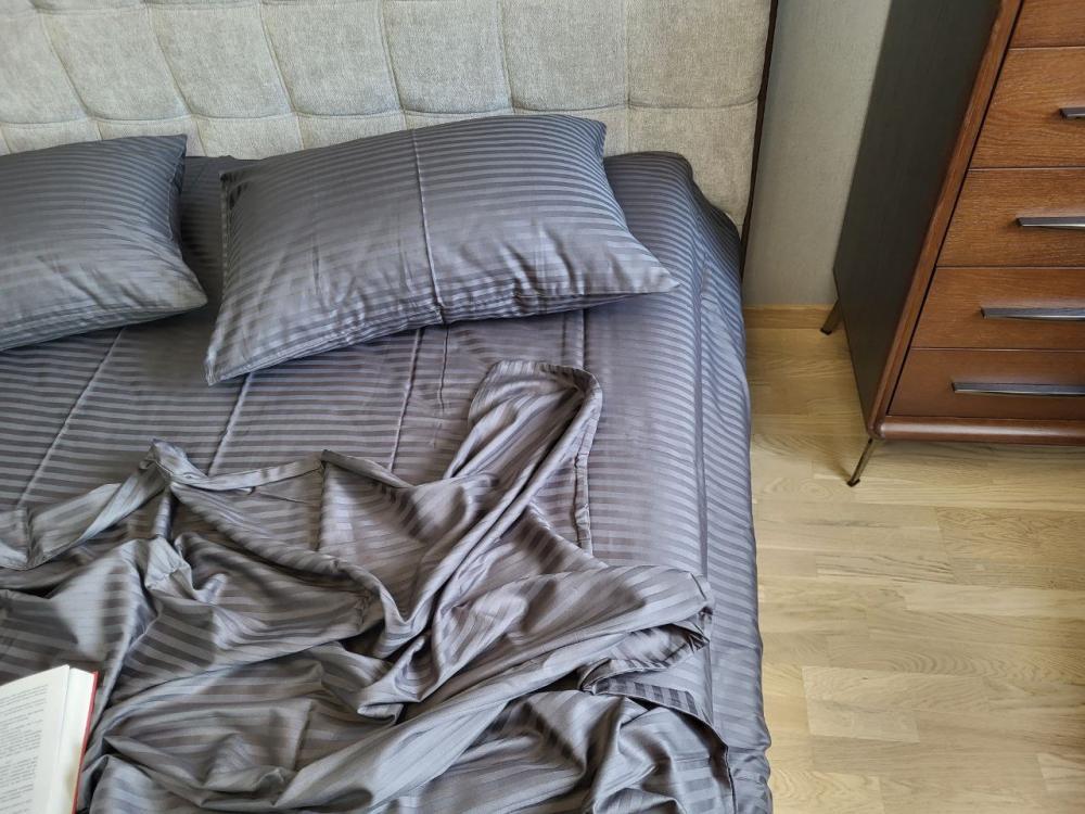 Комплект постельного белья на резинке Stripe LUX 1/1 см семейный/наволочки 50х70/70х70 см Gray Shadow (3919) - фото 2 Комплект постельного белья на резинке Stripe LUX 1/1 см семейный/наволочки 50х70/70х70 см Gray Shadow (3919) - фото 2