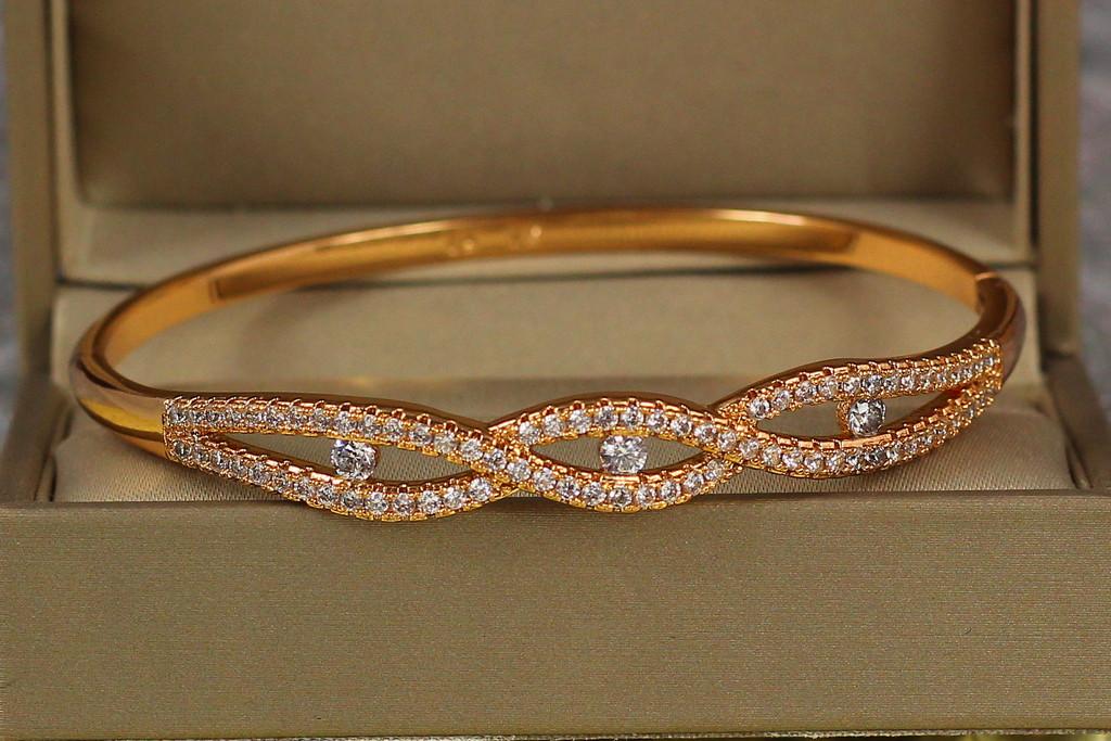 Браслет бэнгл Xuping Jewelry Синусоиды 60 мм х 8 мм на руку 17-19 см Золотистый