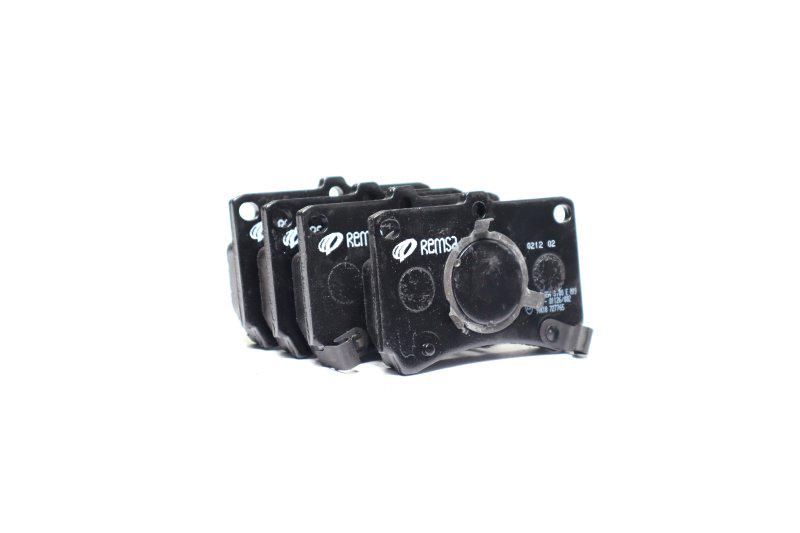 Тормозные колодки дисковые REMSA Mazda 121 1.1-1.3i 93-96.323 1.3i.1.7td.1.8i 94- передние (0212.02)