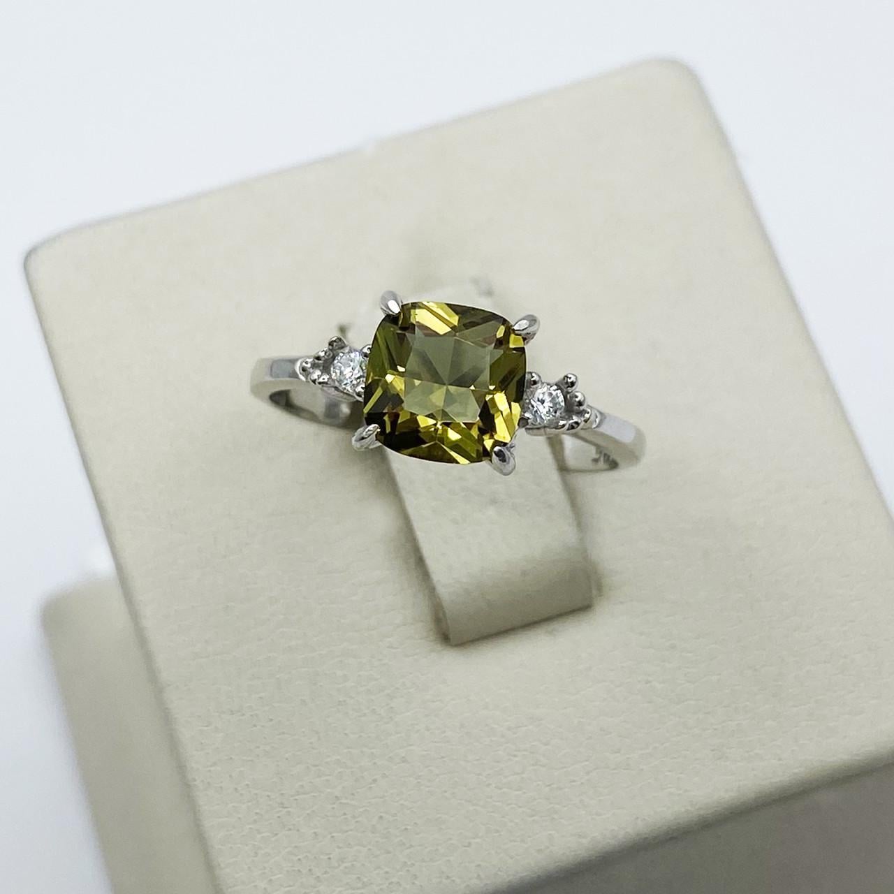 Кольцо серебряное с султанитом р. 17,5 1,89 г (1941306114)