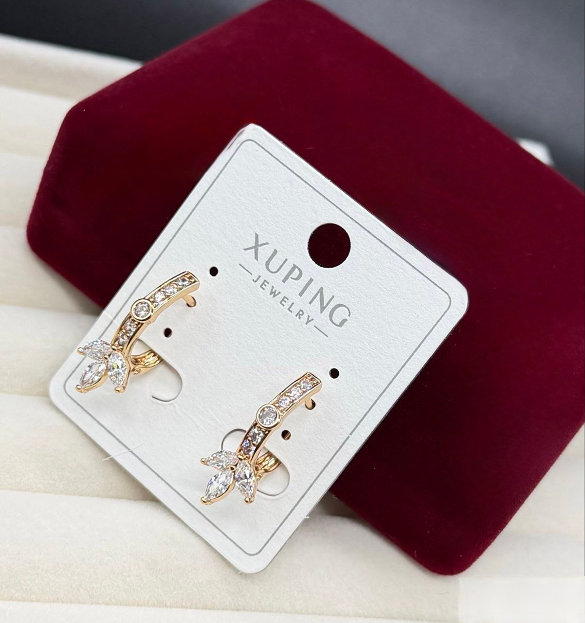 Серьги Xuping гипоаллергенное медицинское золото с декоративным элементом и кристаллами (2906041884)