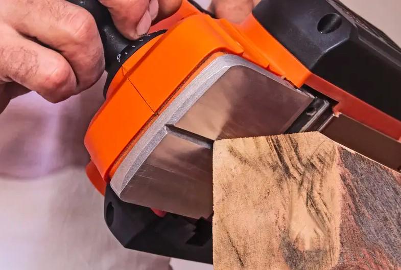 Рубанок мережевий Black&Decker BEW712 (60048) - фото 7 Рубанок мережевий Black&Decker BEW712 (60048) - фото 7