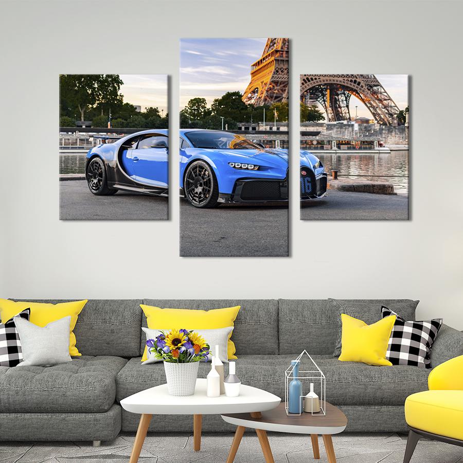 Картина на холсте триптих Bugatti Chiron возле Эйфелевой башни 141x90 см (1298-32)