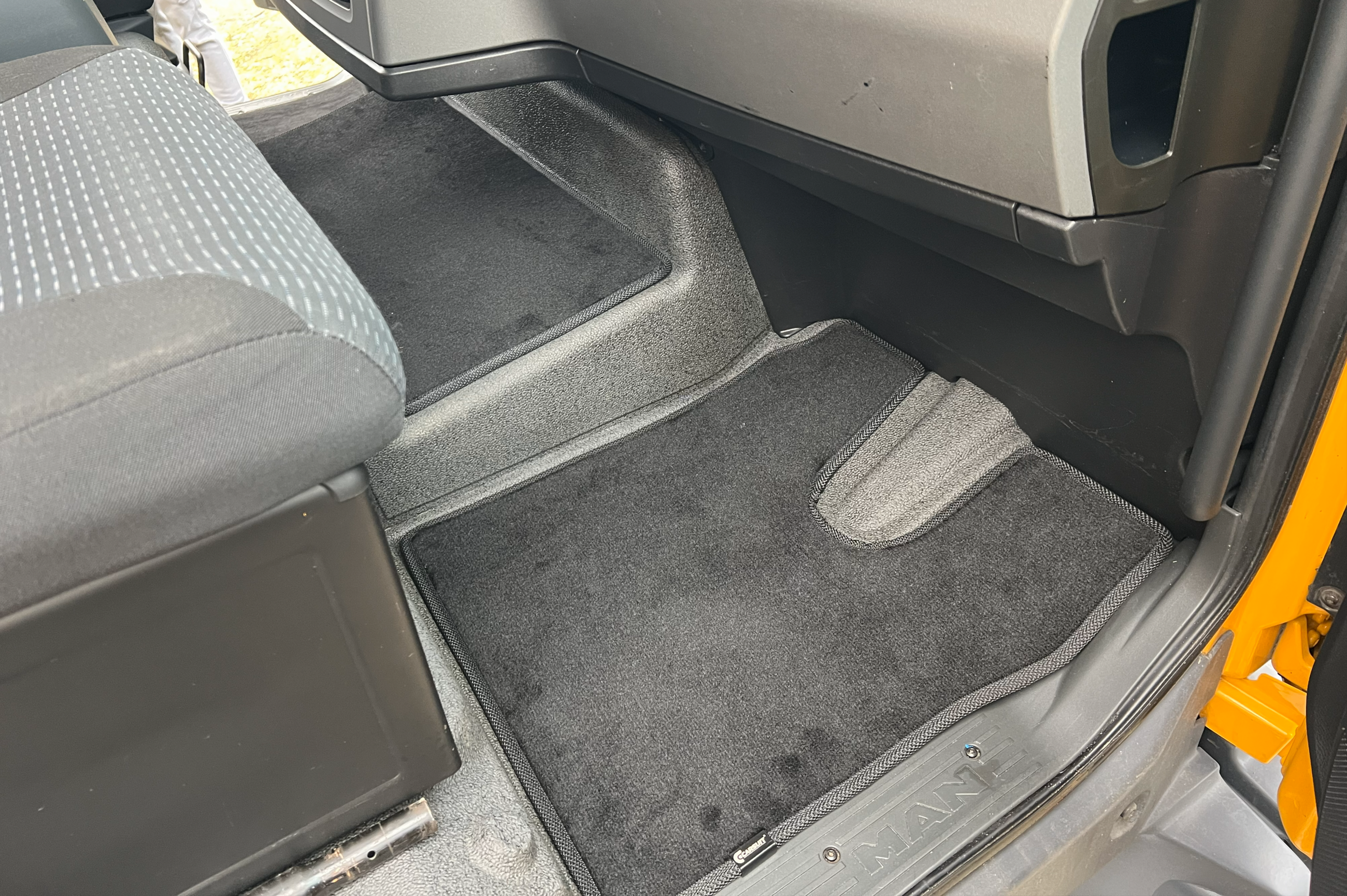 Коврики автомобильные Digital Designs Deluxe для MAN TGL 2005–2020 гг. ткань Черный (185831) Коврики автомобильные Digital Designs Deluxe для MAN TGL 2005–2020 гг. ткань Черный (185831)