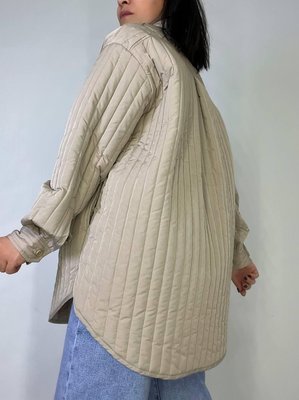 Куртка женская LADY YEP 9089 рубашка удлиненная стеганая демисезонная OS Бежевый (3721) - фото 8 Куртка женская LADY YEP 9089 рубашка удлиненная стеганая демисезонная OS Бежевый (3721) - фото 8