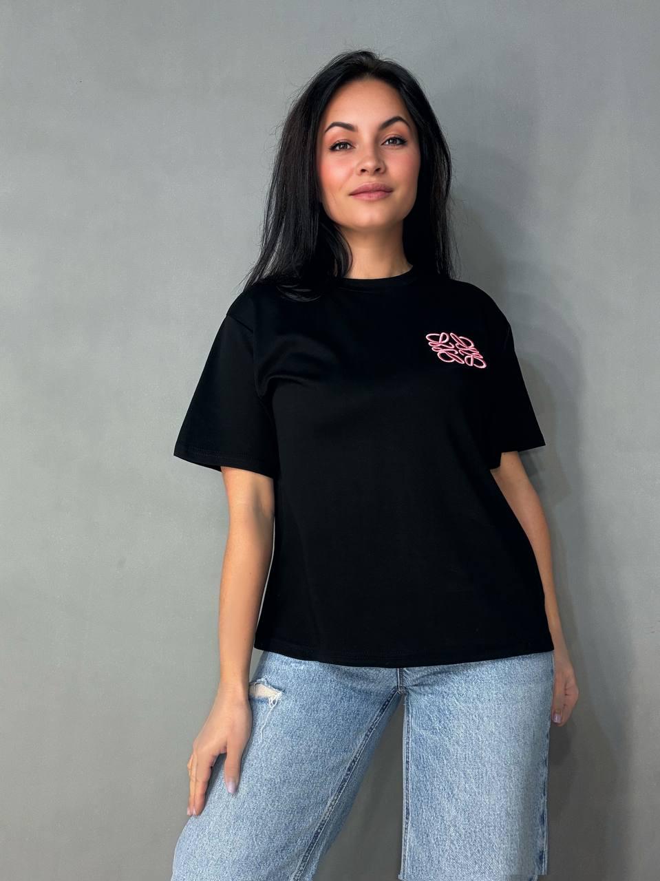 Футболка женская A-N 30096 базовая полуоверсайз с вышивкой OS Черный (6214) Футболка женская A-N 30096 базовая полуоверсайз с вышивкой OS Черный (6214)