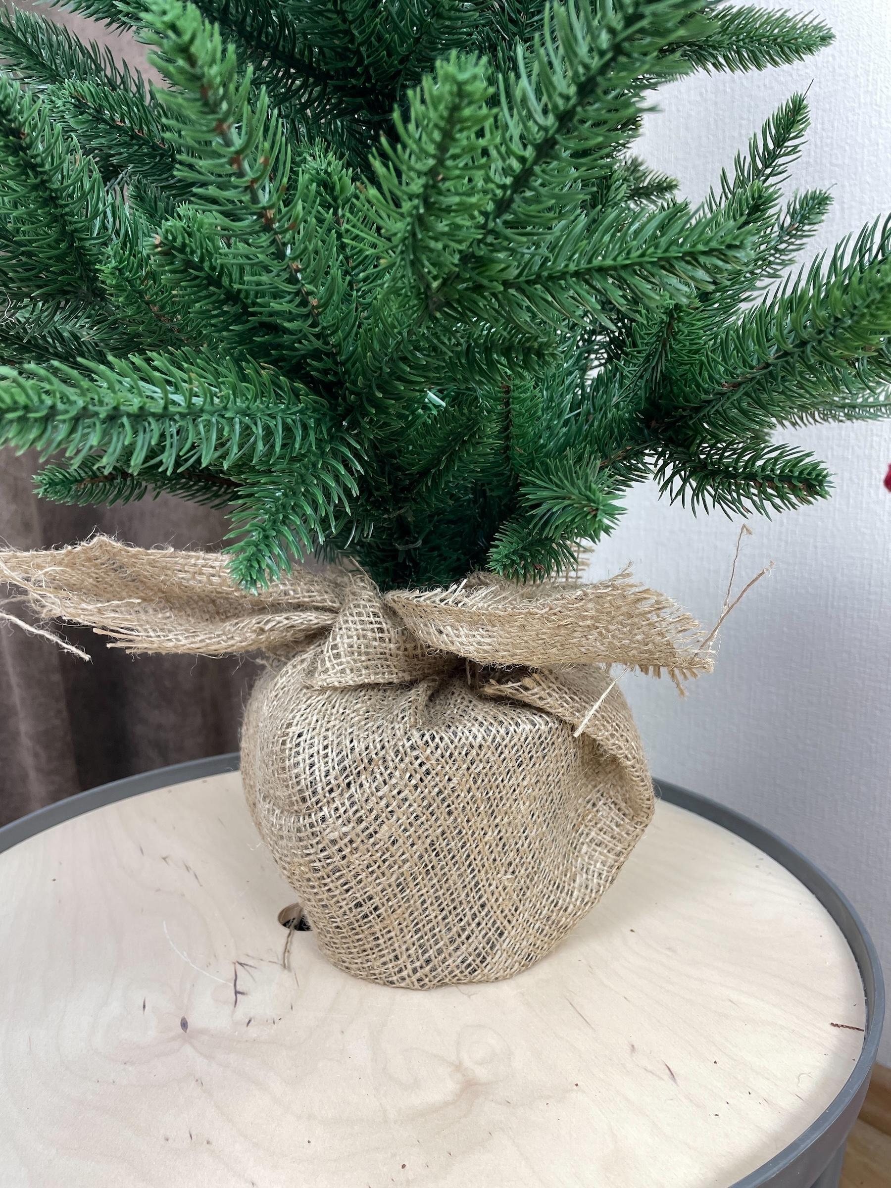 Искусственная елка литая Classic в горшке с мешковиной 90 см Зеленый (Н01014) - фото 7 Искусственная елка литая Classic в горшке с мешковиной 90 см Зеленый (Н01014) - фото 7