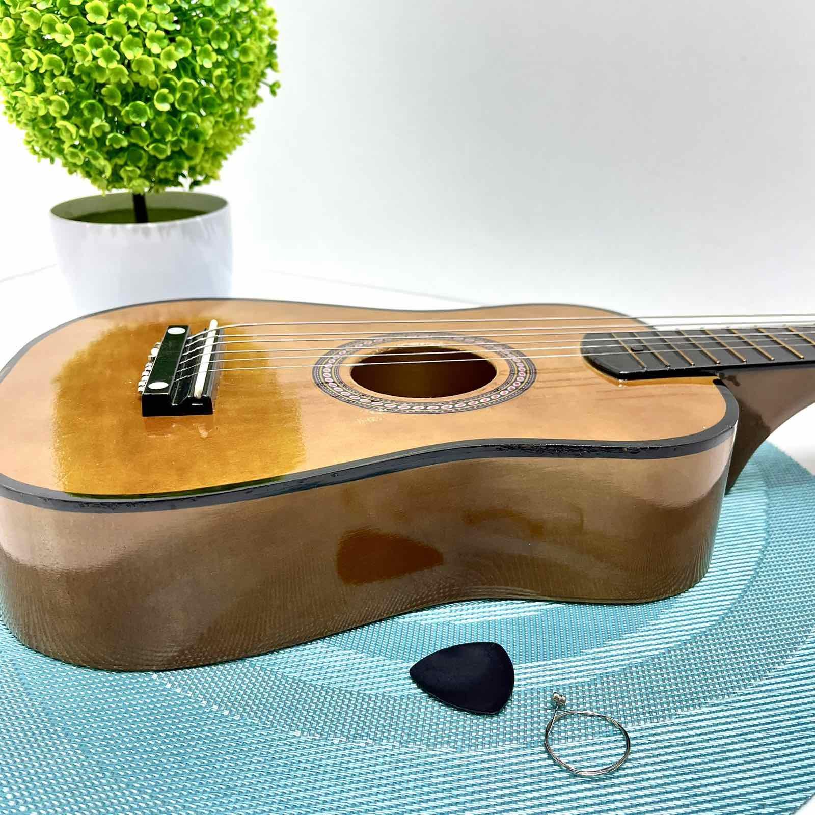Гитара деревянная детская 6 струн Коричневый (M 1369) - фото 4 Гитара деревянная детская 6 струн Коричневый (M 1369) - фото 4