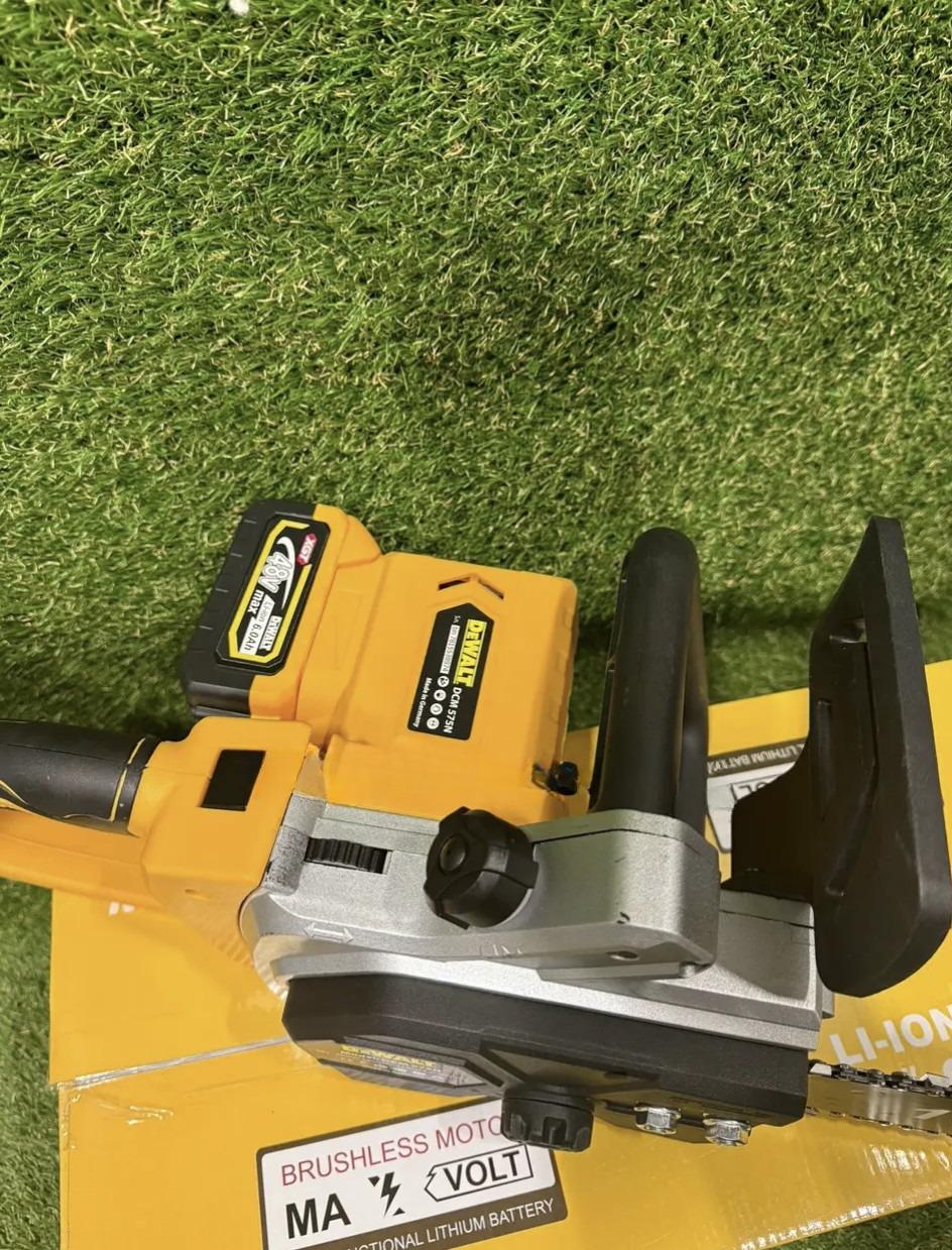 Пила аккумуляторная DCM575N бесщеточная 48V 6Ah 2 АКБ шина 45 см (30827527) - фото 5 Пила аккумуляторная DCM575N бесщеточная 48V 6Ah 2 АКБ шина 45 см (30827527) - фото 5