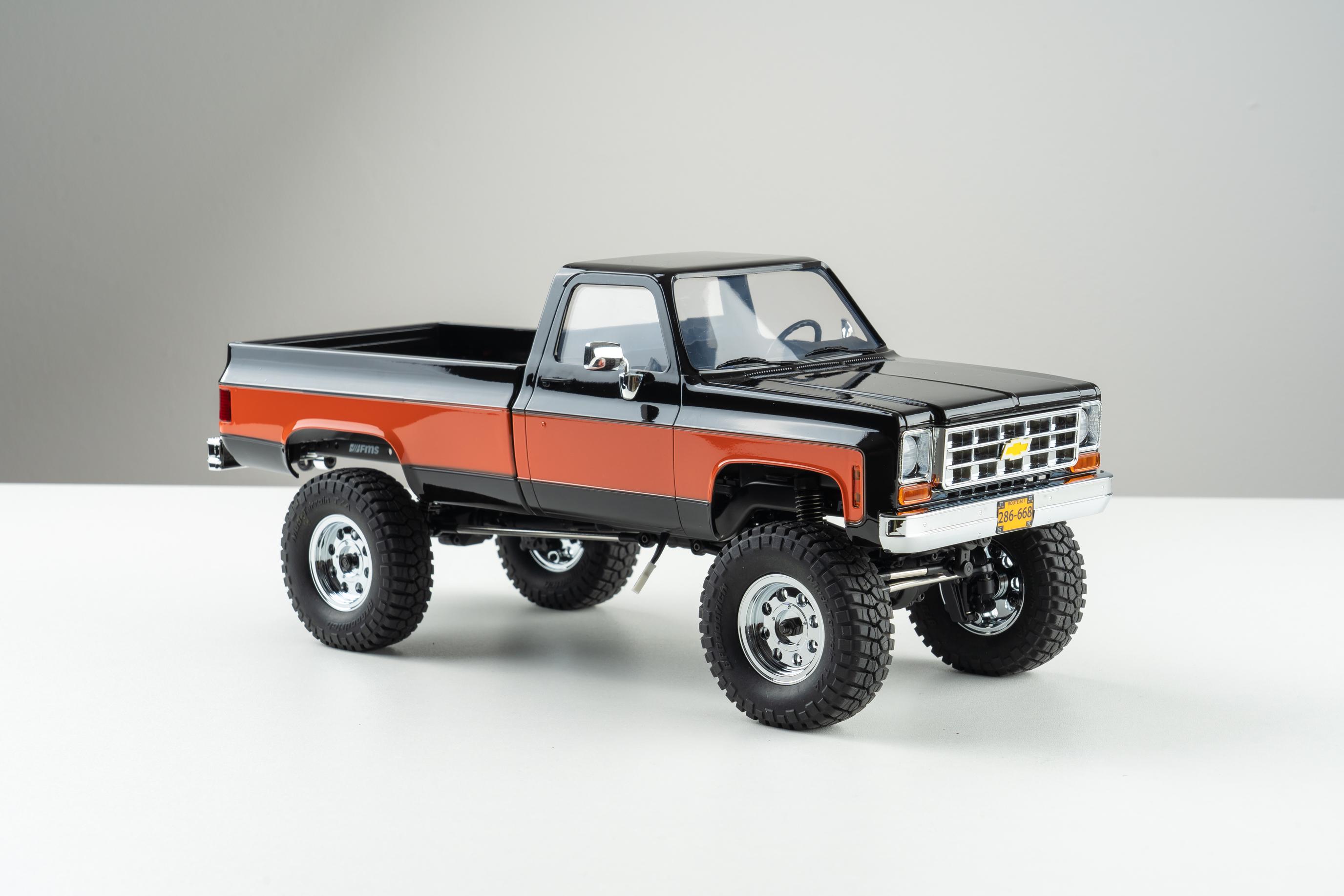 Машинка на радиоуправлении FMS 1:18 Chevrolet K10 RTR Черный - фото 25 Машинка на радиоуправлении FMS 1:18 Chevrolet K10 RTR Черный - фото 25