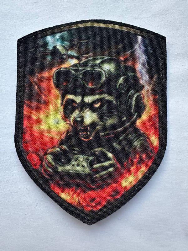 Шеврон Боевой Енот с дроном фигурный на липучке (ENOTDRON2)