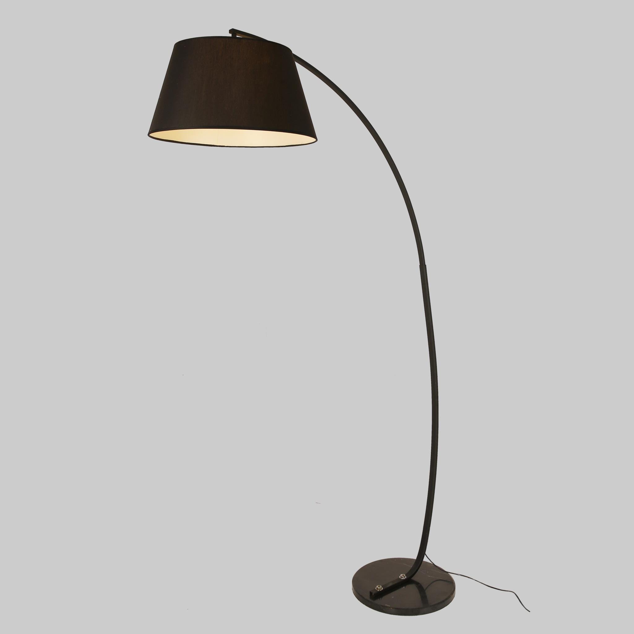 Торшер Levistella Coffee изогнутый с черно-коричневым плафоном Черный Торшер Levistella Coffee изогнутый с черно-коричневым плафоном Черный