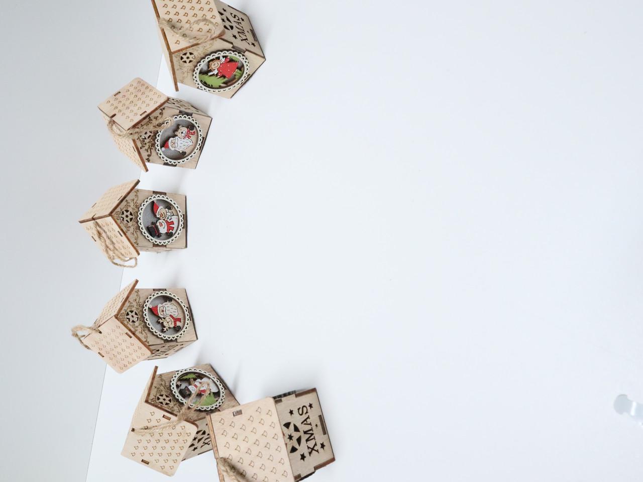 Игрушка новогодняя на елку Домик с Сантой и фонариком из дерева (1301583686) - фото 5